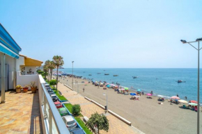 Ático en primera línea de playa con vistas al mar